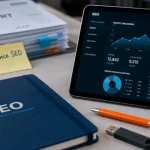 Agence de communication seo : bureau avec tableau de bord SEO